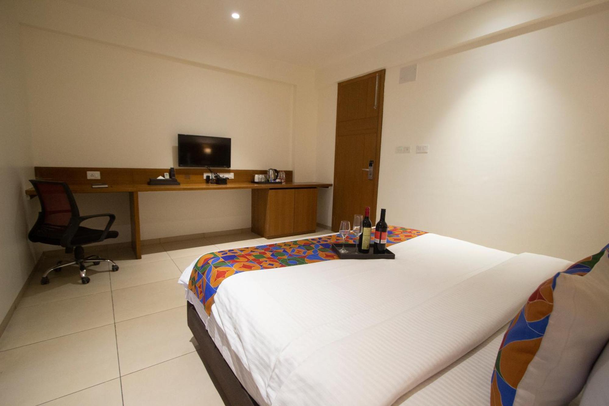 Monarch Express Chakan Hotel Exterior photo